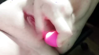 Reverberating dildo masturbating